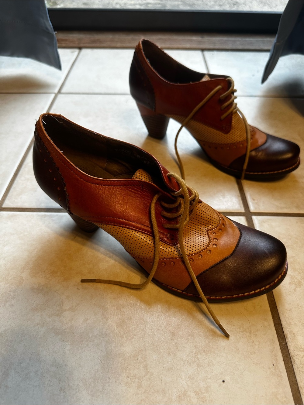 L'Artiste by Spring Step Bardot pumps